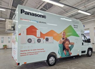 PANASONIC TOMA CARRETERA CON LA CAMIONETA DE DEMOSTRACIÓN A2W