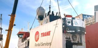 UN SUPERFEEZER TRANSPORTA NÚCLEOS DE HIELO DESDE LA ANTÁRTIDA